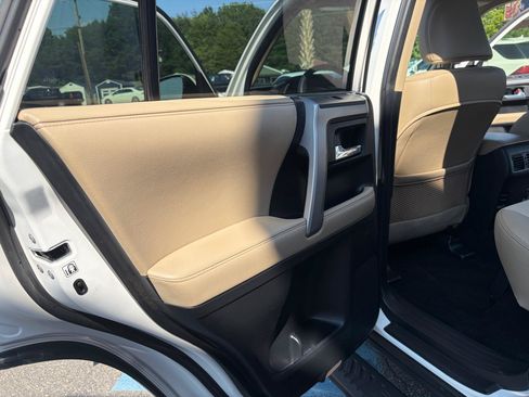 Used 2017 Toyota 4Runner SR5 Premium RWD image 36