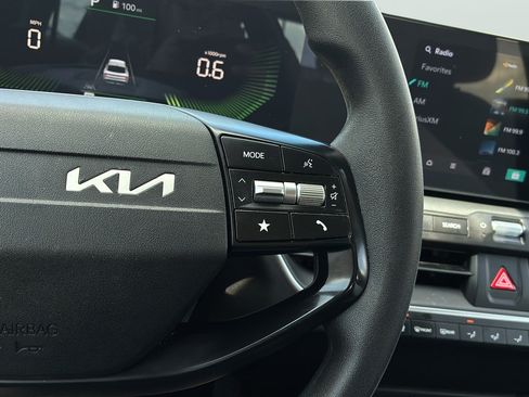 Used 2025 Kia K4 FWD image 27