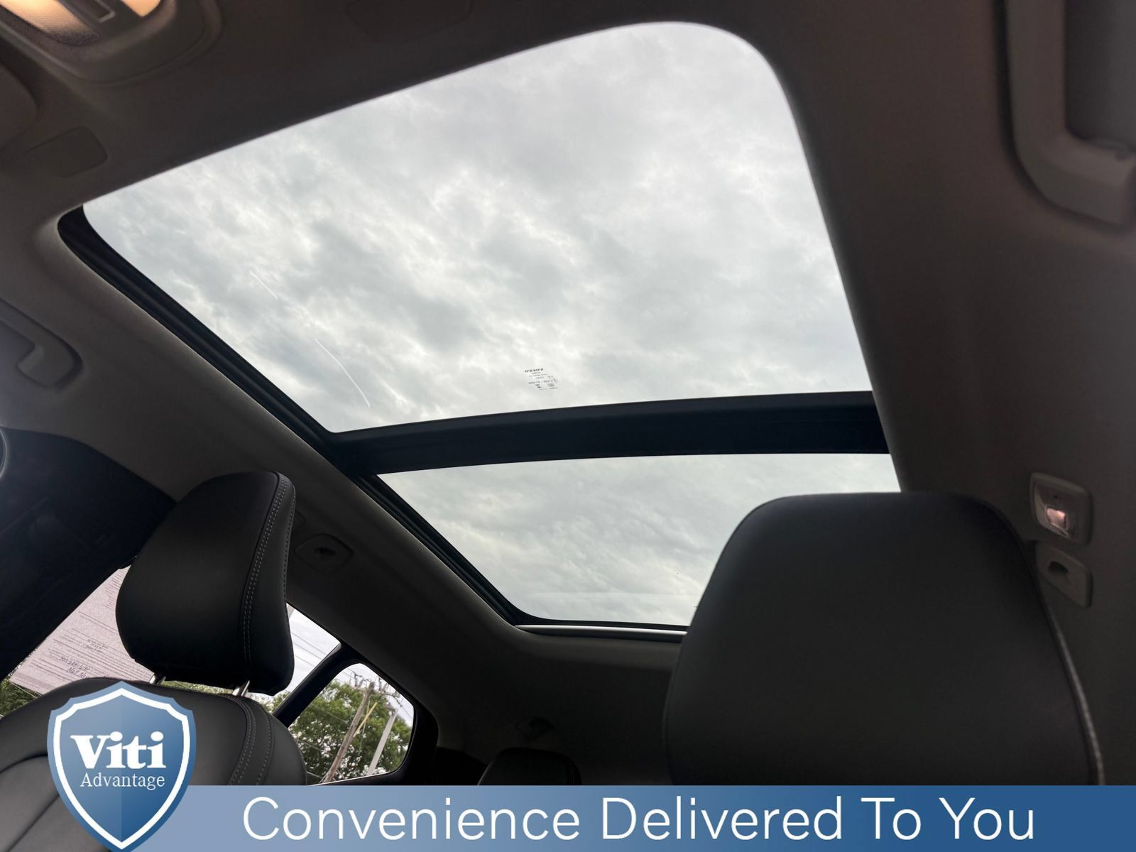 Certified 2023 Volvo XC40 B5 Ultimate w/ Protection Package Premier AWD/4WD image 19