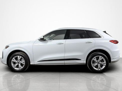 Used 2025 Audi Q5 Premium w/ Convenience Package AWD/4WD image 2