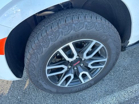 Used 2024 GMC Yukon AT4 w/ AT4 Premium Plus Package image 5