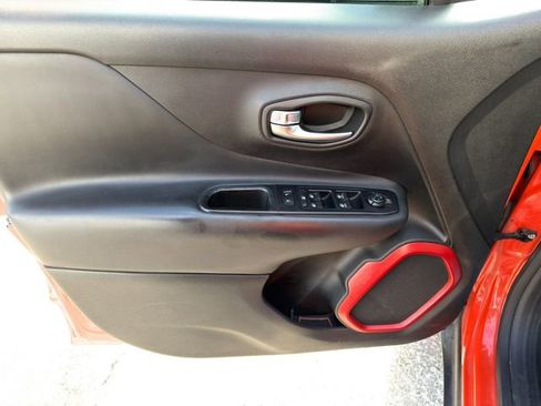 Used 2019 Jeep Renegade Trailhawk image 16