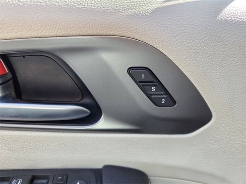 Certified 2022 Chrysler Pacifica Touring-L image 22