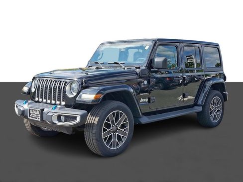 Used 2023 Jeep Wrangler Unlimited Sahara w/ Cold Weather Group AWD/4WD image 3