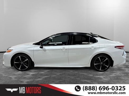 Used 2020 Toyota Camry XSE image 9