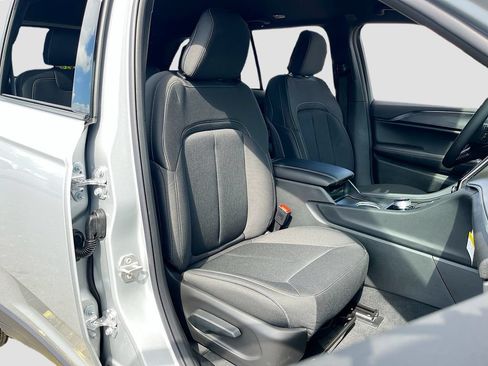 New 2026 Jeep Grand Cherokee Laredo AWD/4WD image 24