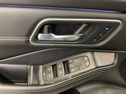 Used 2024 Nissan Rogue Platinum image 12