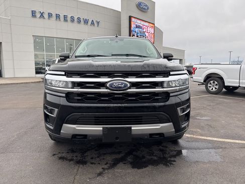 Used 2023 Ford Expedition Limited image 2