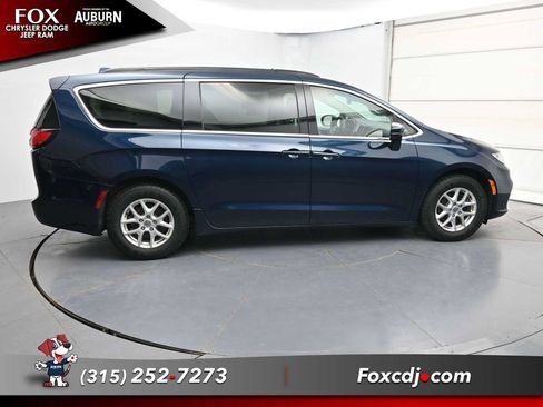 Used 2022 Chrysler Pacifica Touring-L FWD image 17