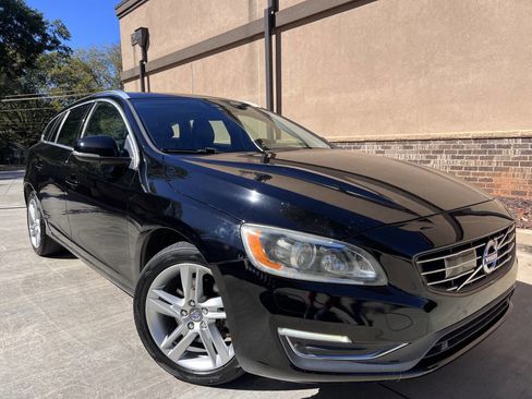 Used 2015 Volvo V60 T5 Platinum image 2