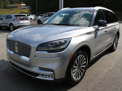 Used 2021 Lincoln Aviator Reserve w/ Equipment Group 201A image 7