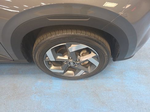 Used 2025 Hyundai Venue SEL FWD image 4