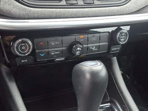 Used 2024 Jeep Compass Latitude AWD/4WD image 15