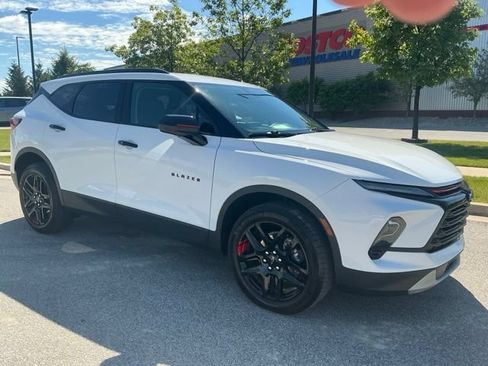 Used 2025 Chevrolet Blazer LT w/ Redline Edition FWD image 2
