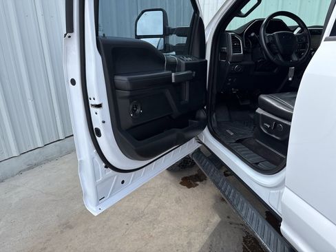 Used 2015 Ford F150 XLT w/ Equipment Group 302A Luxury image 9