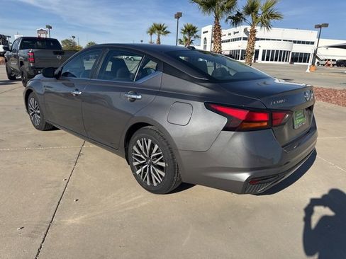 Used 2024 Nissan Altima 2.5 SV image 3