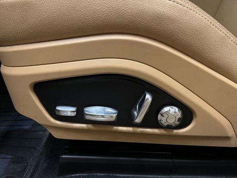 Used 2018 Porsche Panamera 4 w/ Premium Package Plus image 27