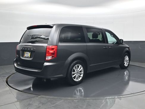 Used 2020 Dodge Grand Caravan SE image 5
