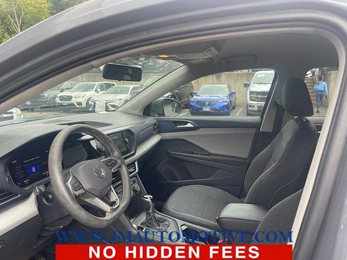 Used 2022 Volkswagen Taos SE FWD image 2