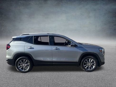 Used 2023 GMC Terrain SLT image 4
