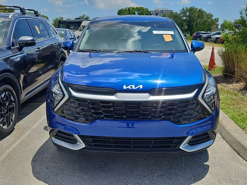 Used 2023 Kia Sportage EX FWD image 2