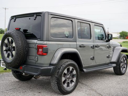 Used 2018 Jeep Wrangler Unlimited Sahara AWD/4WD image 24