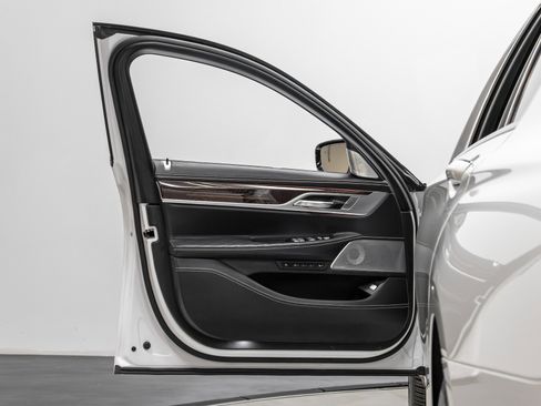 Used 2020 BMW 750i xDrive image 55