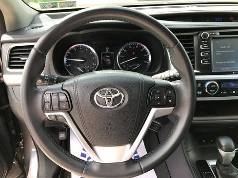 Used 2016 Toyota Highlander XLE AWD/4WD image 15