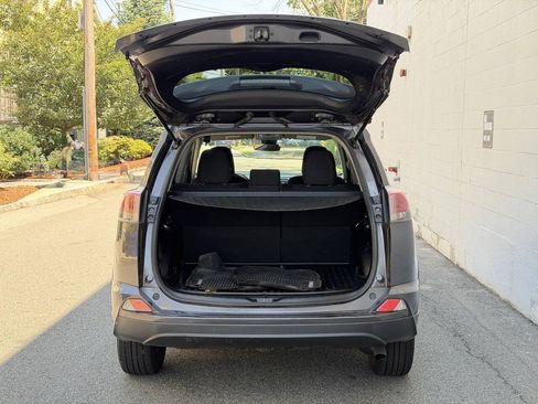 Used 2018 Toyota RAV4 LE w/ All Weather Liner Package AWD/4WD image 28