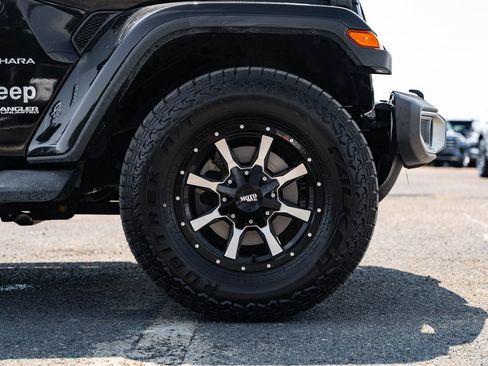 Used 2019 Jeep Wrangler Unlimited Sahara AWD/4WD image 9