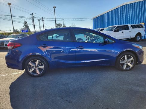 Used 2018 Kia Forte LX w/ LX Popular Package image 4
