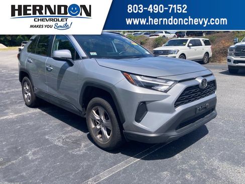 Used 2025 Toyota RAV4 XLE AWD/4WD image 1