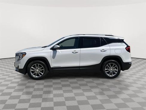 Used 2022 GMC Terrain SLT w/ Infotainment Package II AWD/4WD image 2
