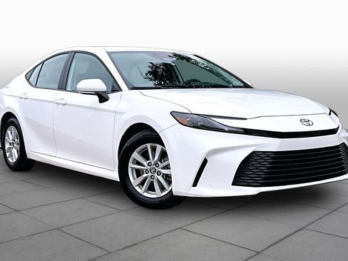 Used 2026 Toyota Camry LE image 3
