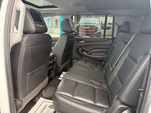 Used 2019 Chevrolet Suburban LT w/ Luxury Package image 11