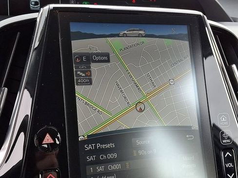 Used 2018 Toyota Prius Prime Premium image 18