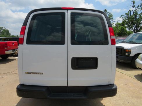 Used 2019 Chevrolet Express 2500 w/ Driver Convenience Package RWD image 5