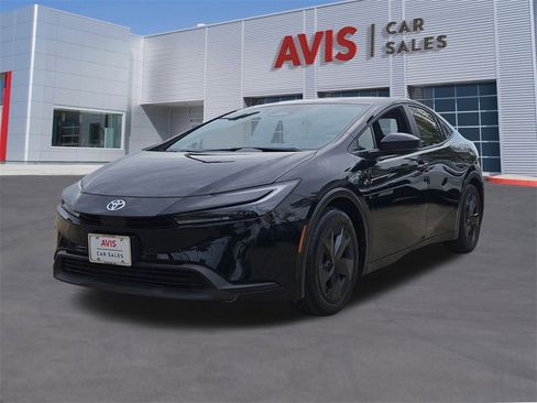 Used 2025 Toyota Prius LE image 1