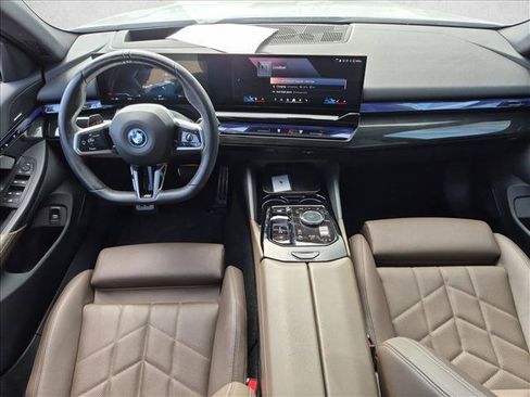 Used 2024 BMW i5 eDrive40i w/ M Sport Package RWD image 19