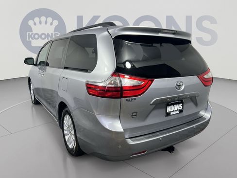 Used 2017 Toyota Sienna XLE w/ XLE Navigation Package FWD image 4