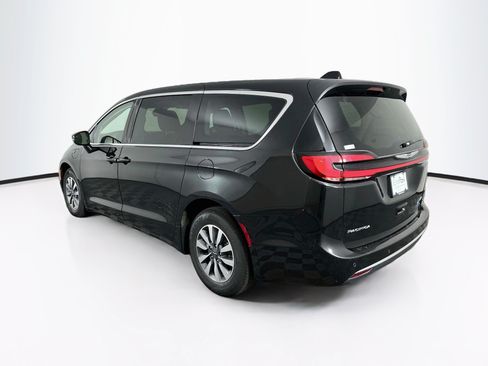 Used 2023 Chrysler Pacifica Touring-L FWD image 5