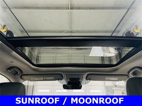 New 2025 Honda Pilot Touring image 9