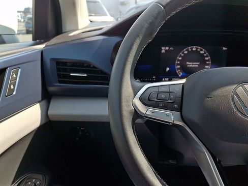 Certified 2023 Volkswagen Taos SE w/ Panoramic Sunroof Package image 21