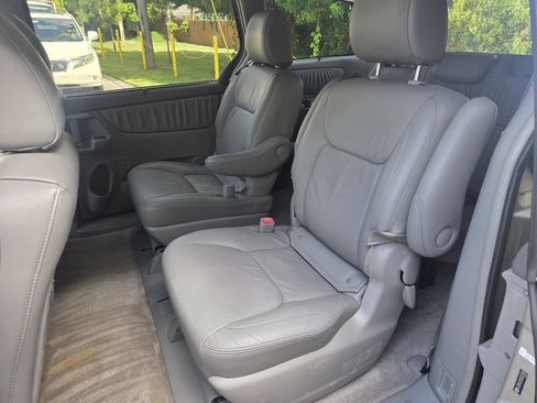 Used 2010 Toyota Sienna XLE Limited FWD image 13