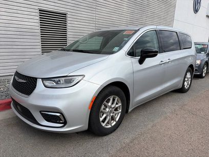 Used 2024 Chrysler Pacifica Touring-L