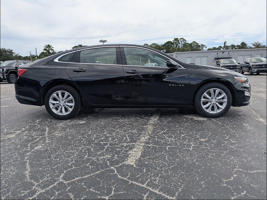 Used 2025 Chevrolet Malibu LT FWD image 4