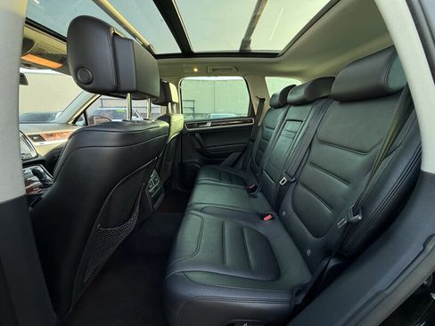 Used 2012 Volkswagen Touareg Hybrid image 53