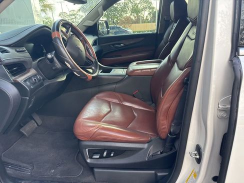 Used 2020 Cadillac Escalade Premium Luxury image 6