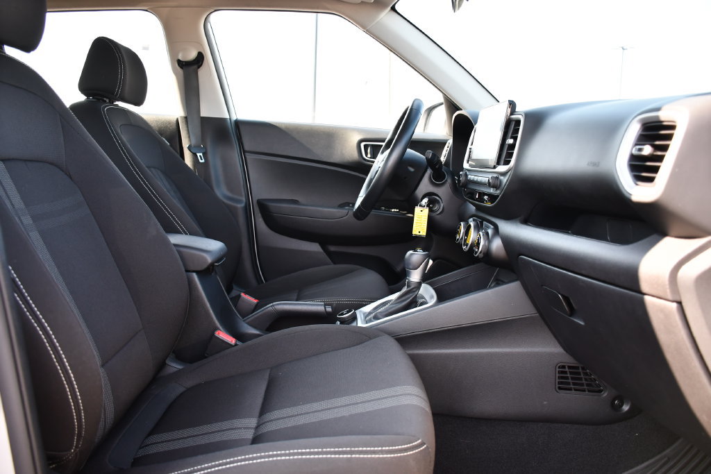 Used 2022 Hyundai Venue SEL FWD image 32