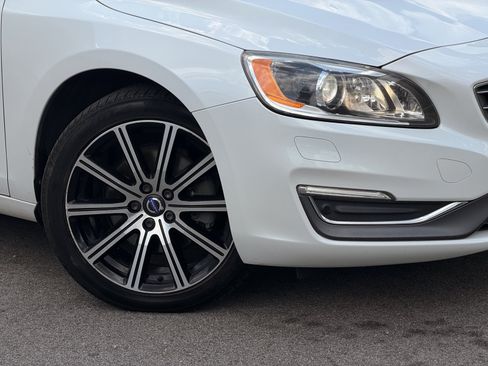 Used 2017 Volvo S60 T5 Inscription Platinum FWD image 3